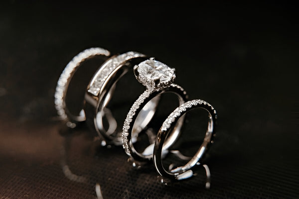 Custom vs Traditional Engagement Rings: Which One Should You Choose?