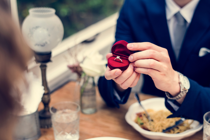 How to Choose the Perfect Diamond Engagement Ring: A Complete Guide to Sparkle, Style, and Sentiment