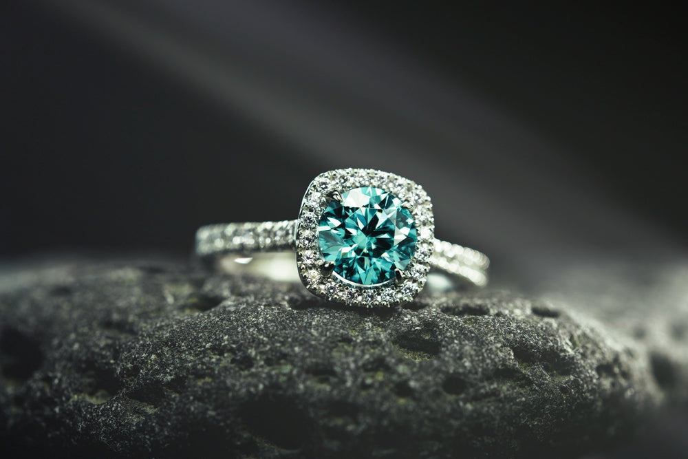 10 Must-Know Tips Before Buying a Diamond Engagement Rings