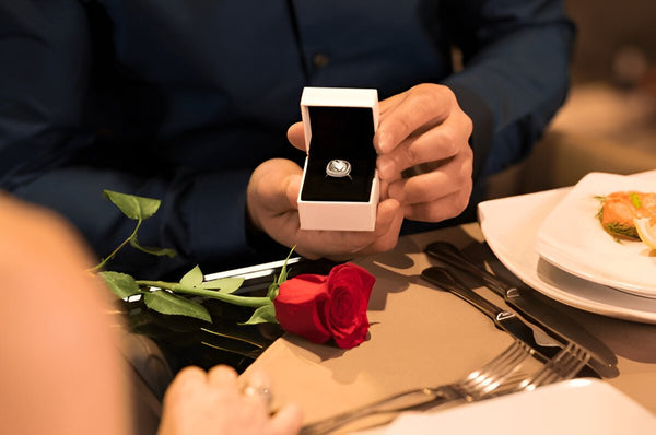 Solitaire vs. Halo Engagement Rings: Which One Should You Pick?